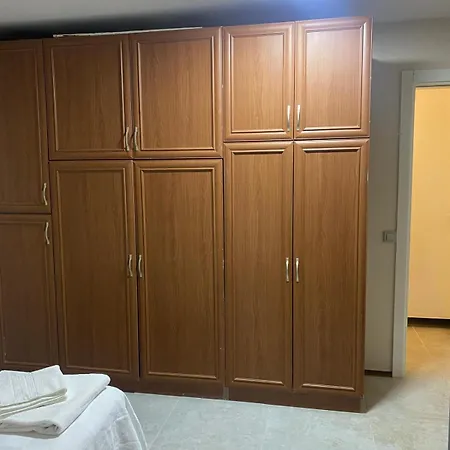 Dentist Bulent Kenir Κουσάντασι