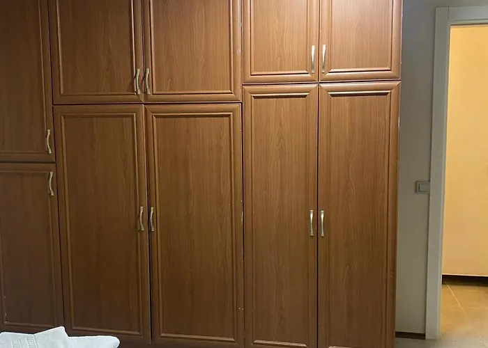 Dentist Bulent Kenir Κουσάντασι